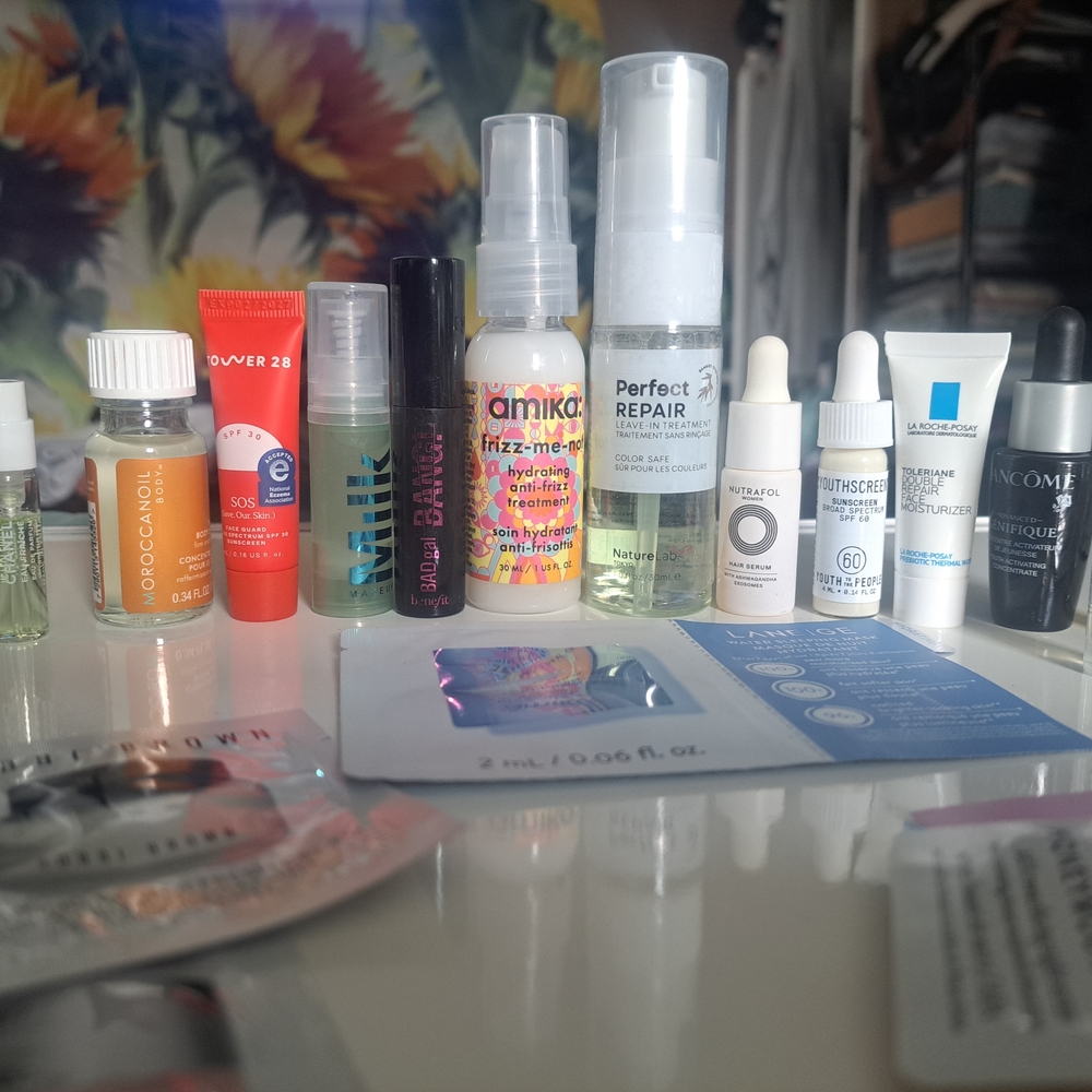 Assorted Women’s Skincare Kit – Multi-Brand Collection in Various Colors